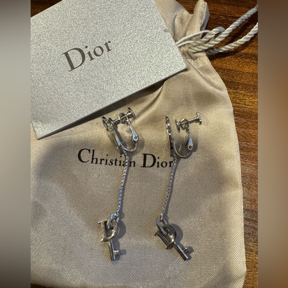 Dior Heart Padlock Cadena Earrings- NON PIERCED - Picture 3 of 12